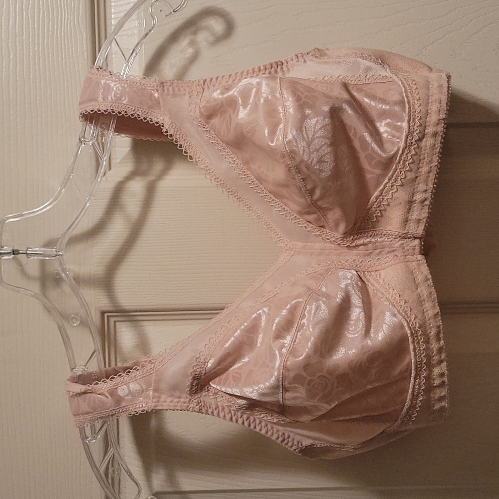 Playtex Bra (size 34B) NWOT